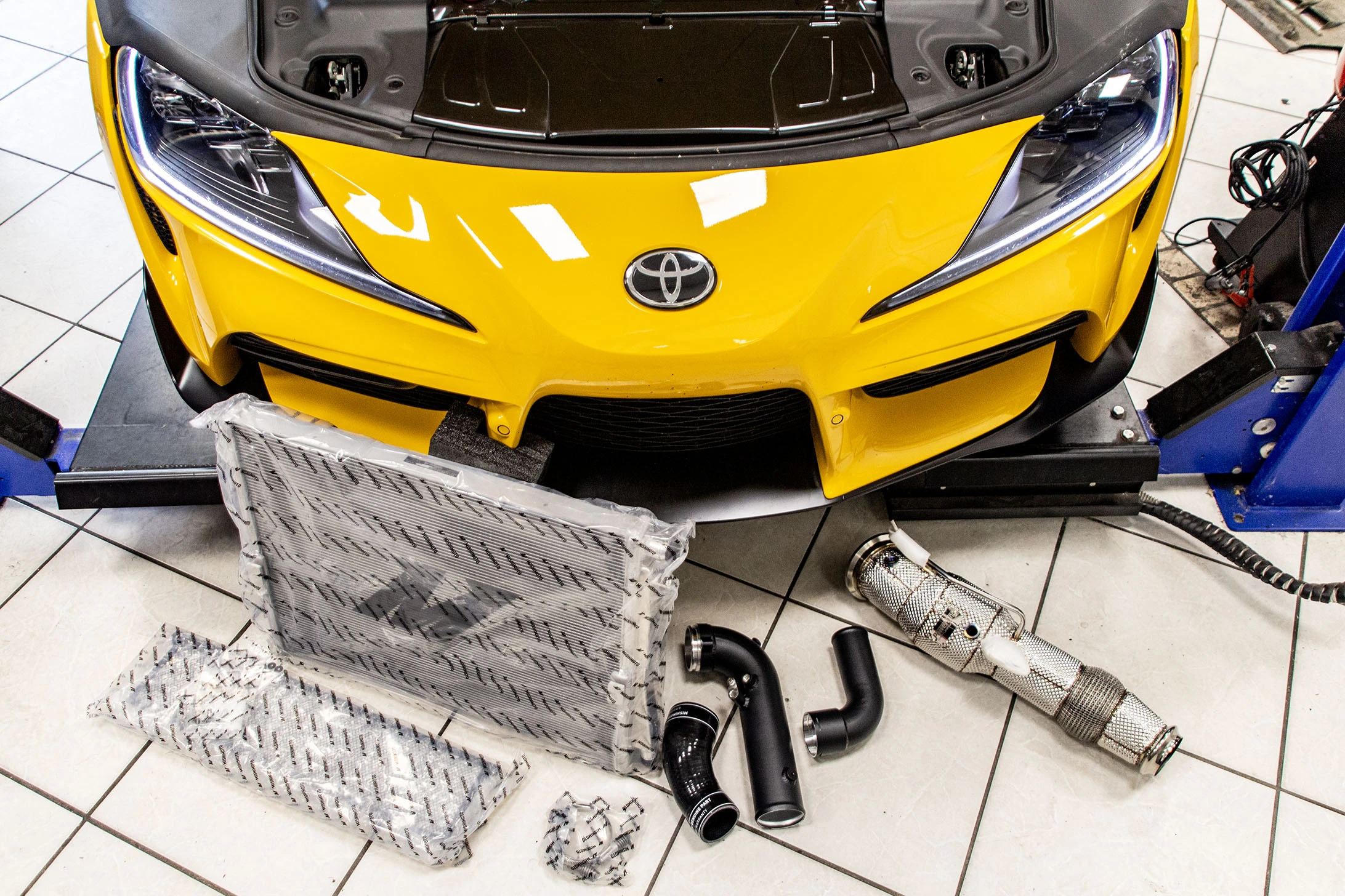 Downpipe PowerKing 200 celle su Toyota Supra GR B58