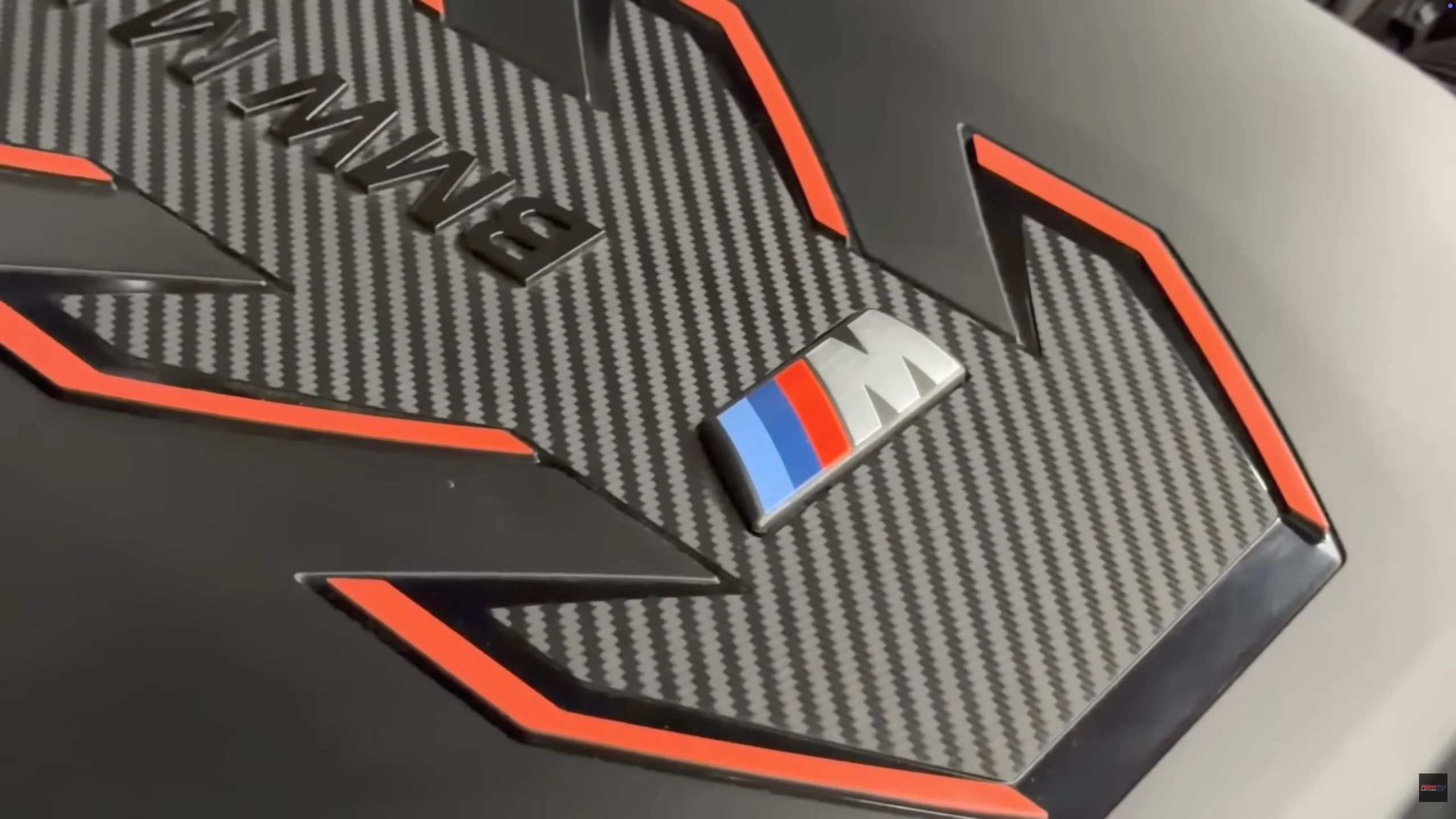 Logo M – BMW M5 G99 V8 biturbo hybrid