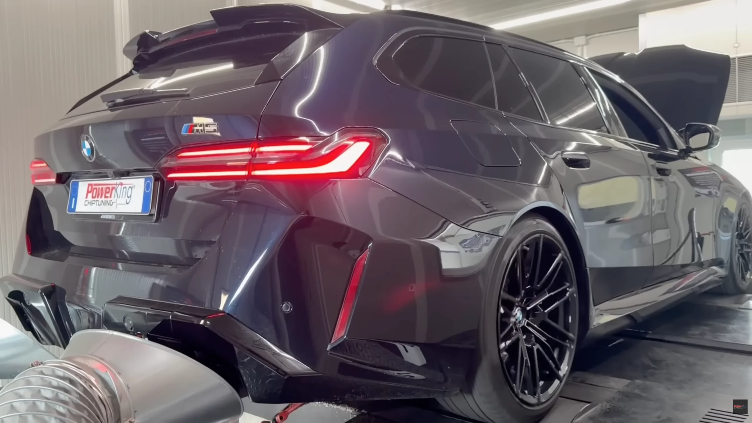 BMW M5 G99 – visione posteriore 3/4 PowerKing