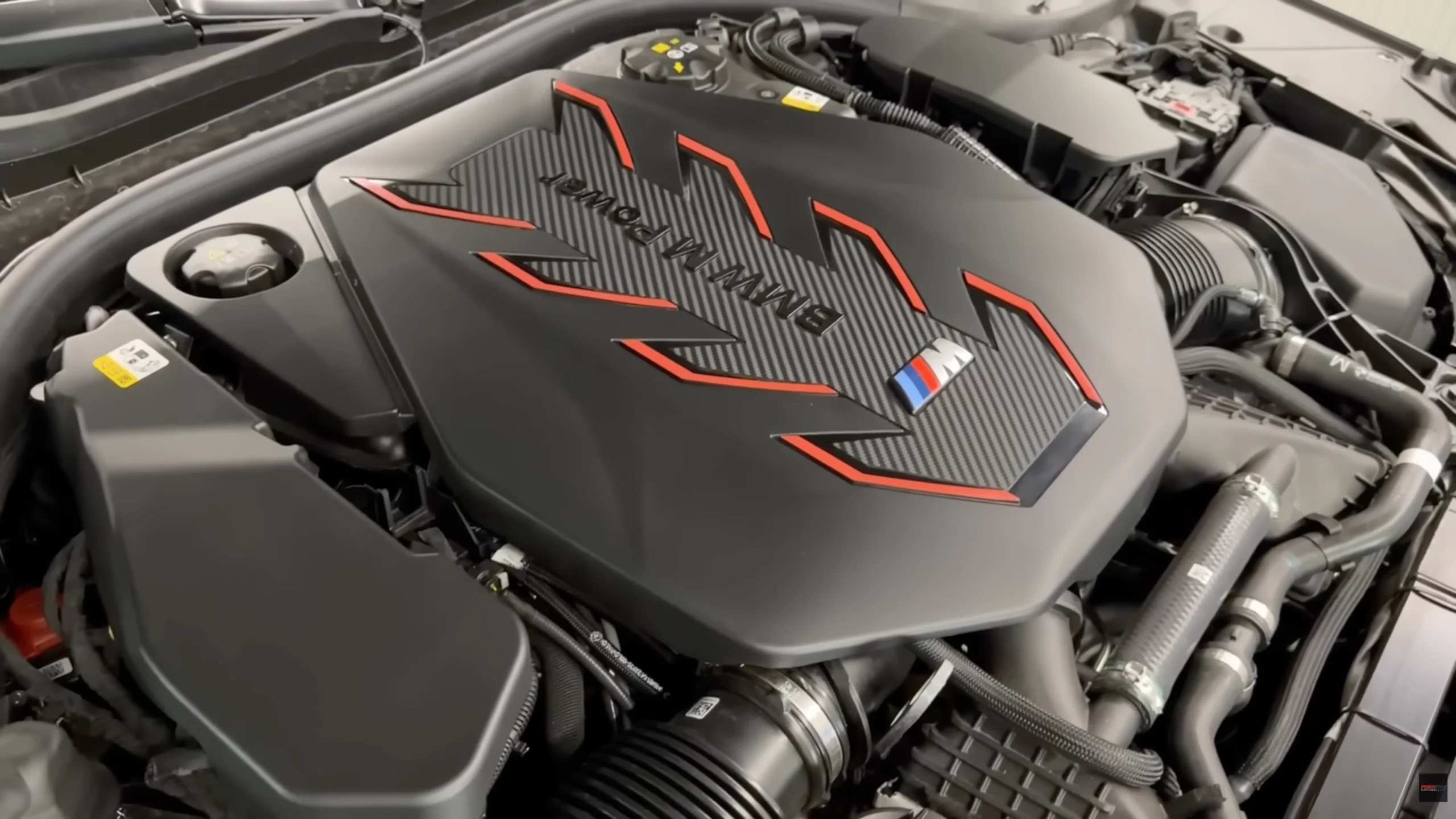 V8 biturbo S68 BMW M5 G99 – vano motore PowerKing