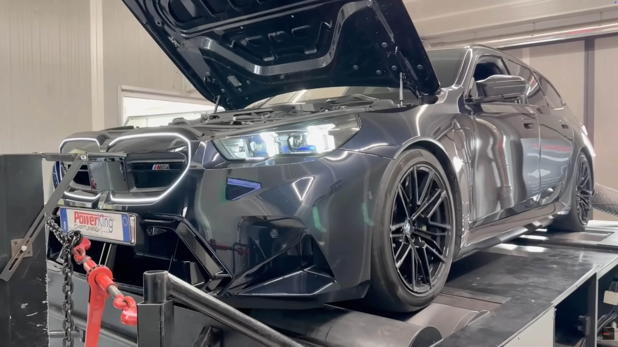 Grafico banco prova BMW M5 G99 – Stock vs BT2 PowerKing: 824 CV / 1118 Nm