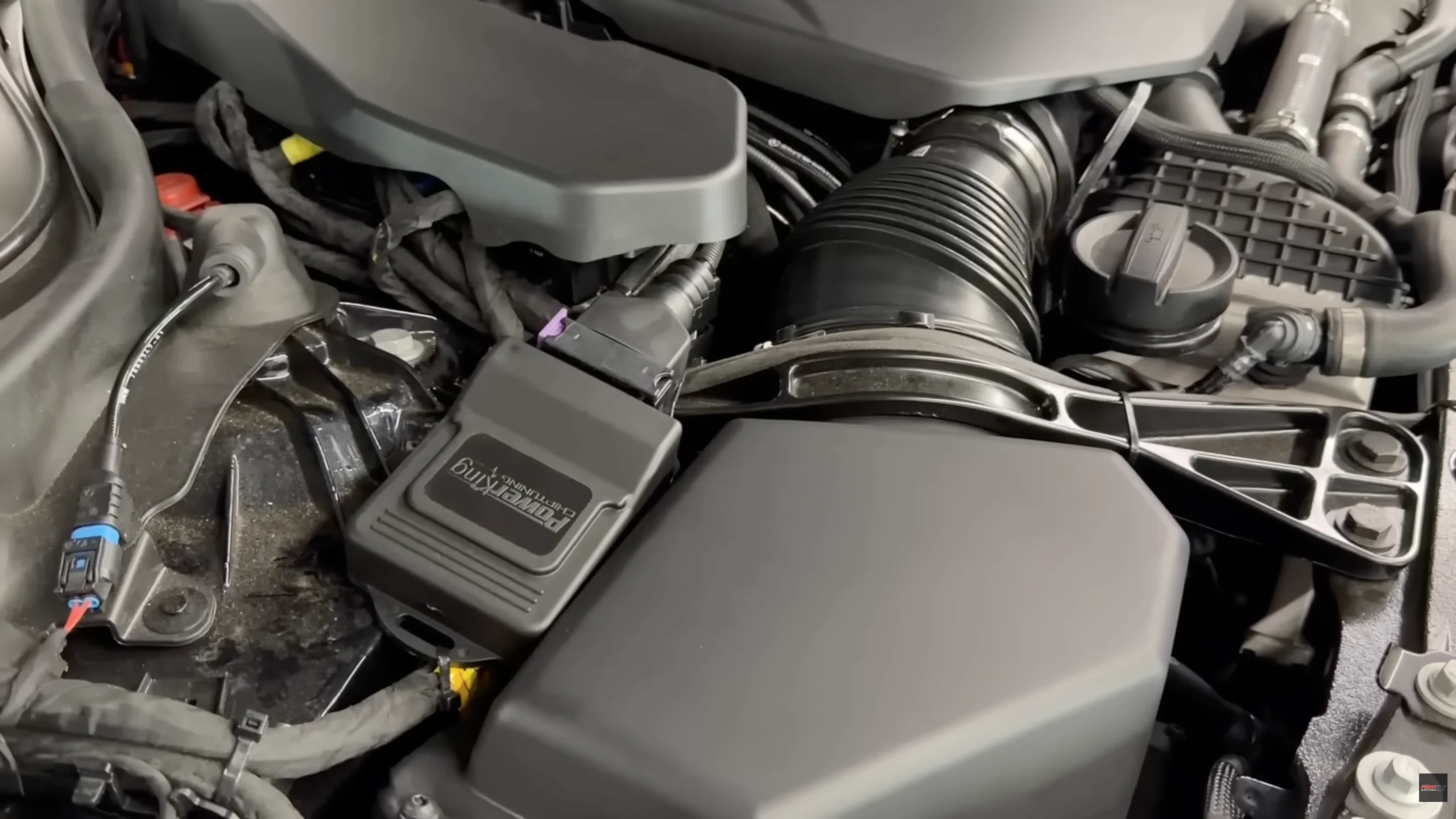 Dettaglio centralina aggiuntiva BT2 PowerKing su BMW M5 G99