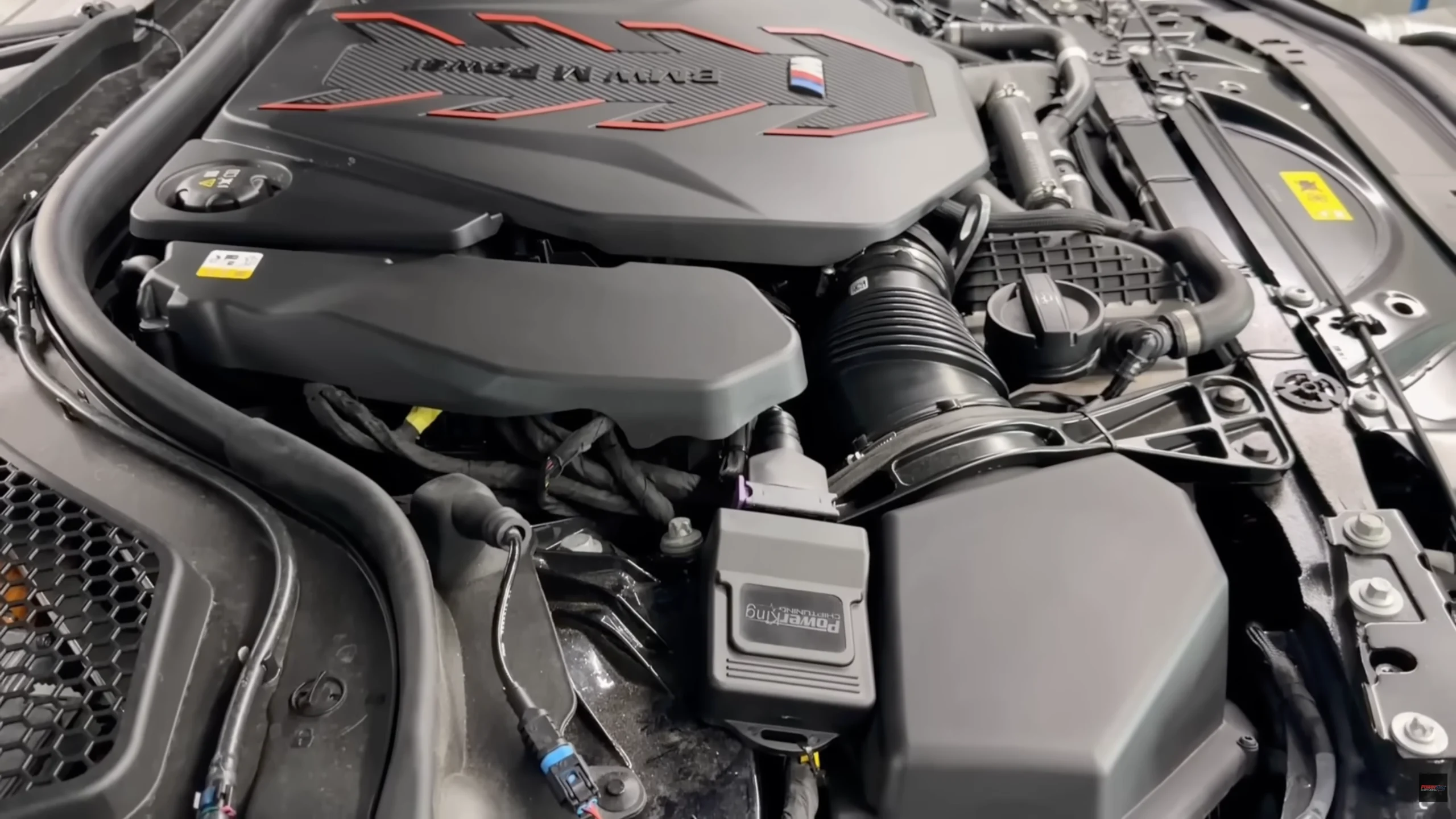 BT2 PowerKing installata nel vano motore BMW M5 G99