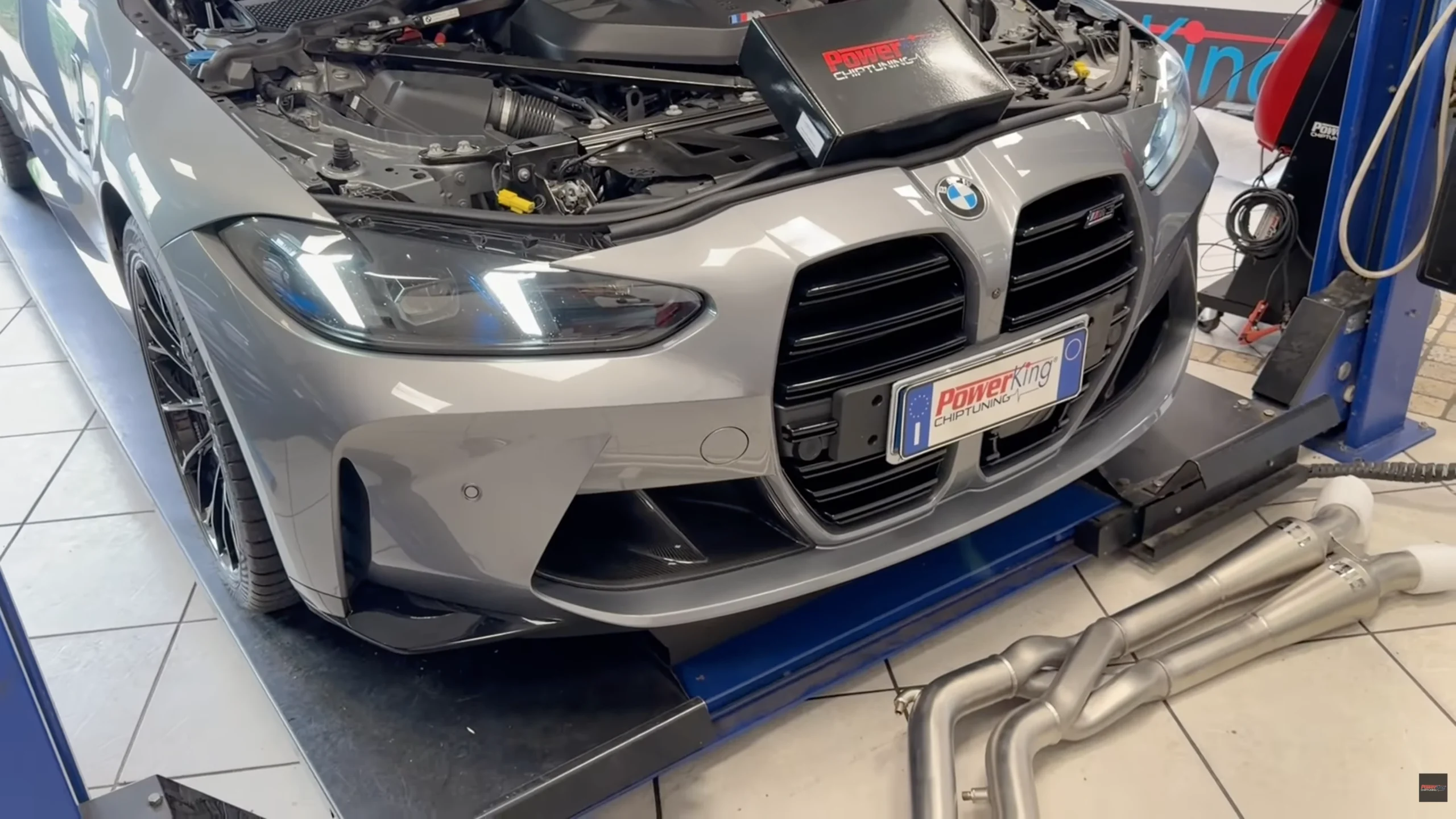 BMW M2 grigia con scarico PowerKing Z-Pipe