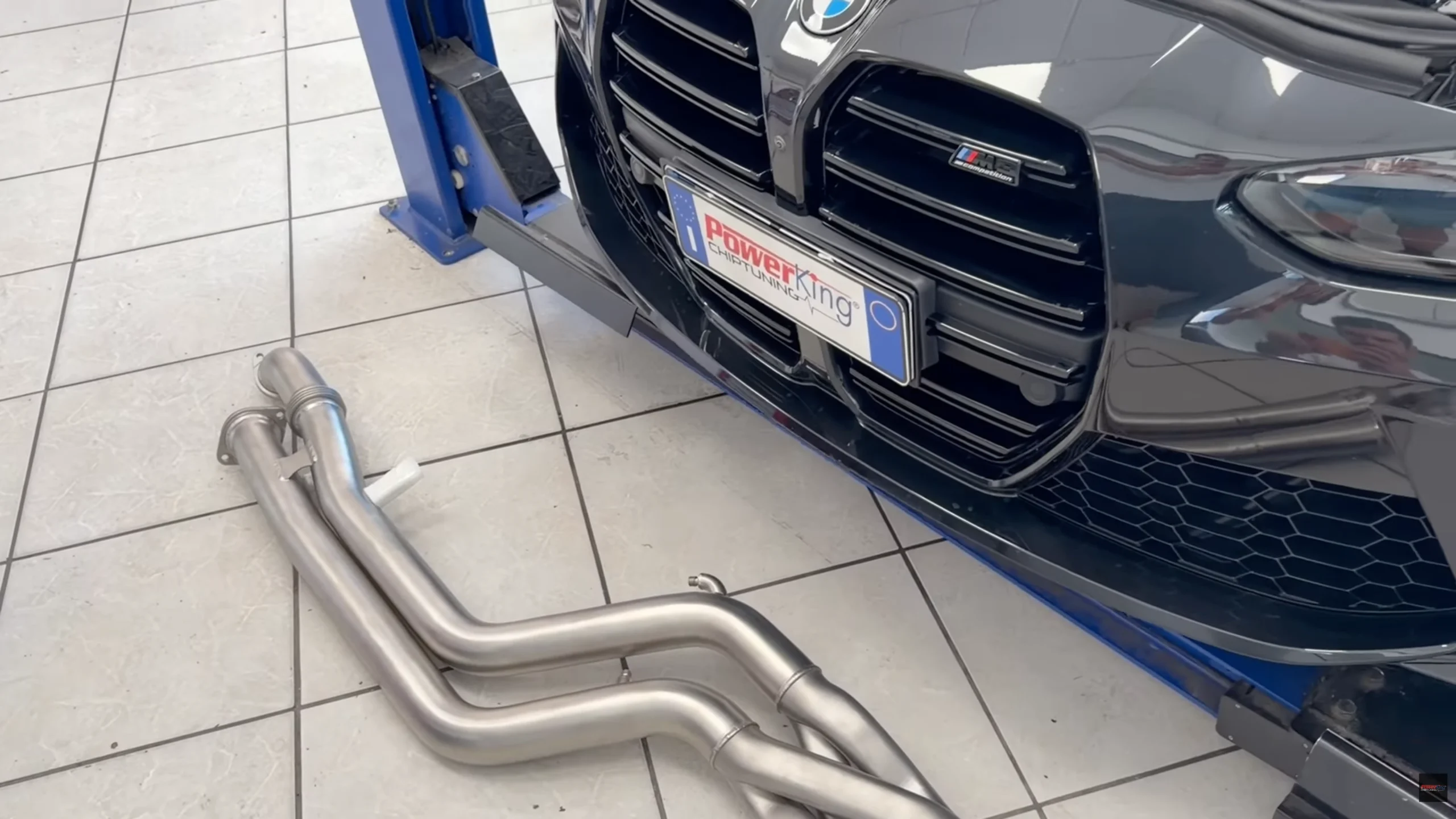 BMW M2 nera con scarico PowerKing Z-Pipe