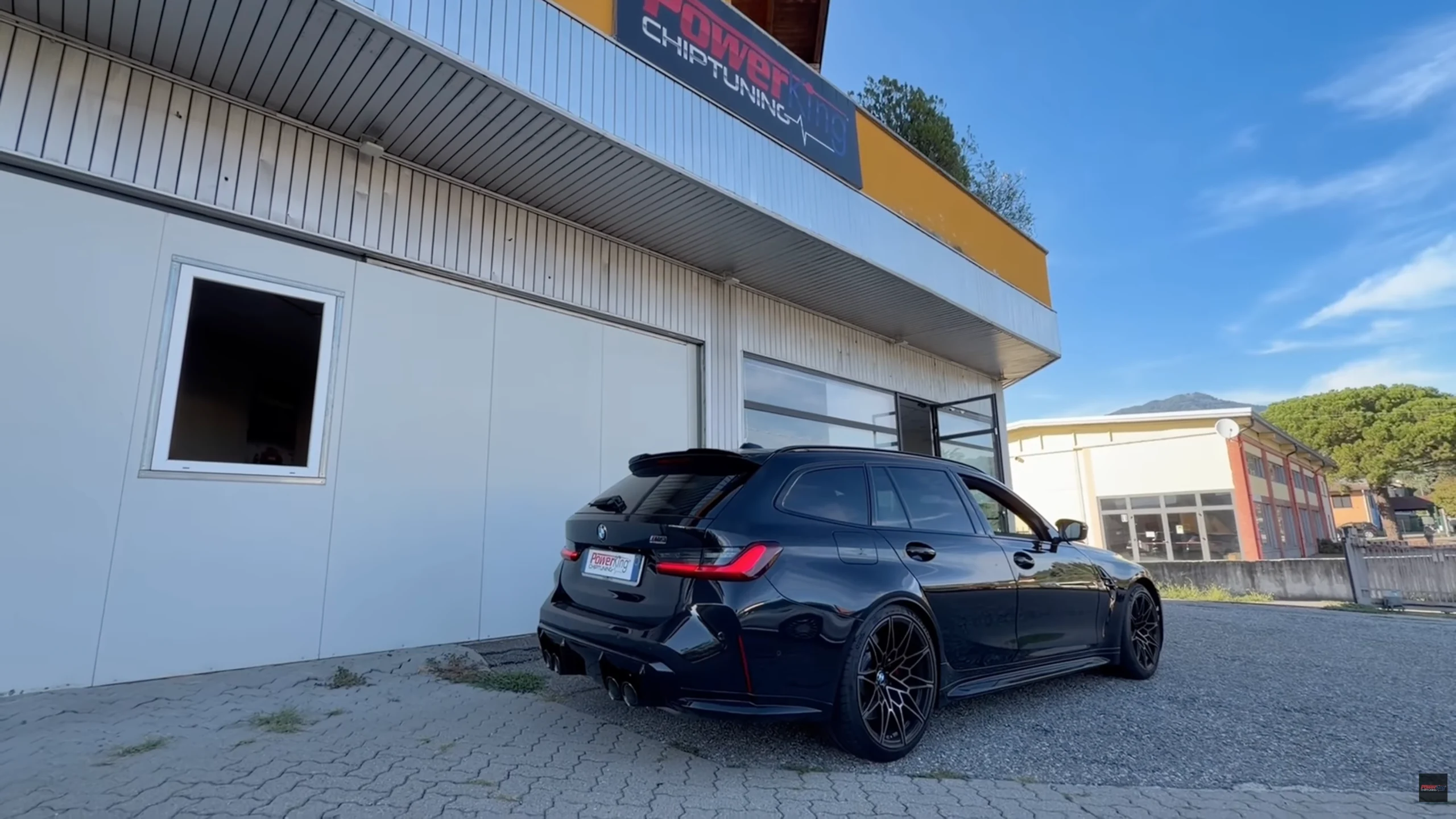 BMW M3 nera PowerKing con scarico Z-Pipe
